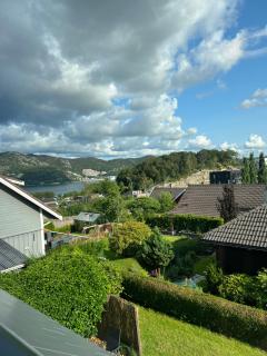 Sentral enebolig på Lura med Jacuzzi! - Stavanger - 2