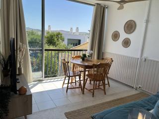 Charmant Appartement 2 Pièces au Cœur du Lavandou, Proche Plage - FR-1-251-865 - 1