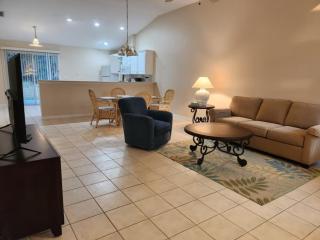 Spacious 3BR 2BA Furnished Home in Palm Coast Perfect for Mid-Term Stay - Palm Coast - 2