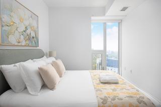 Luxury & Modern Suite - Right by Dundas Square - 2