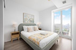 Luxury & Modern Suite - Right by Dundas Square - 7