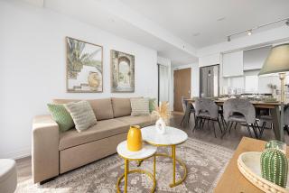 Luxury & Modern Suite - Right by Dundas Square - 1