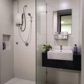 Rothschild's Orchid Suites at Trefoil Setia Alam - 2