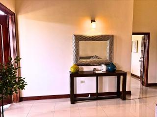 Casa Pors Luxury Apartment with Security, Pool, & Gym - 7