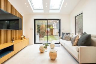 New Modern Luxury 2-3 Bedroom Property Bramhall - Bramhall - 9