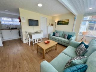 Beach Cottage 71 Golden Bay - Cosy Coastal Escape - Bideford - 0