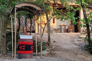 Private Glamping Bell Tent on Wooden Platform in Nature Mountains - Shelcan - 7