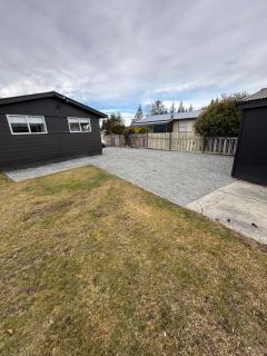 Relax at Jollie-Cozy 3-Bedroom Hydro Home, Central Twizel - Twizel - 9