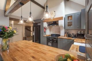 Three Little Pigs Luxury Cottage - 6