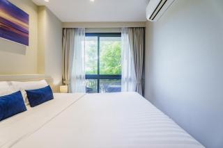 Stylish 2-Bedroom Diamond Condo with Walk-Out Pool - 4