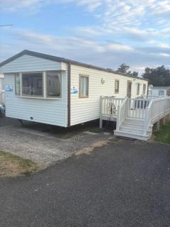 Dog Friendly Caravan With Decking At Manor Park In Hunstanton Ref 23063W - 0