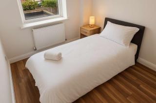 Charming 4-Bed Retreat in the Heart of Churchill - 7