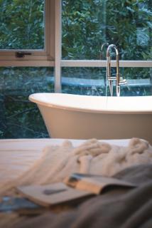 Lakeside Luxury Bathtub View Suites-Elevator-Laundry-Free Airport - Hanoi - 8