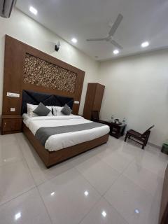 Hotel SJ Plaza Dehradun ! Top Rated and Most Awarded Property in Dehradun - Dehradun - 2