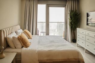 Luxury 49th Floor 2BR Corner Apt with Burj Khalifa View and Infinity Pool Access - 9
