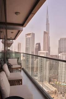 Luxury 49th Floor 2BR Corner Apt with Burj Khalifa View and Infinity Pool Access - 0