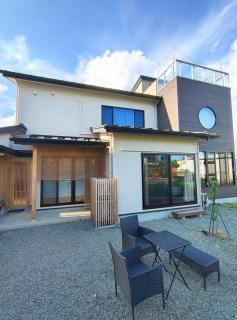 Fujiyoshida house, 2 toilet 2 bathroom, Mt Fuji view, 4 living room, free parking 5 cars, projector, washmachine, pet ok - Minamitsuru - 0