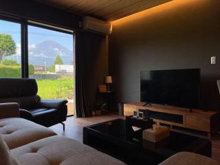 Fujiyoshida house, 2 toilet 2 bathroom, Mt Fuji view, 4 living room, free parking 5 cars, projector, washmachine, pet ok - Minamitsuru - 3