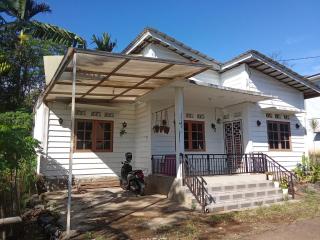 Jeff Guesthouse - Bumiagung - 8