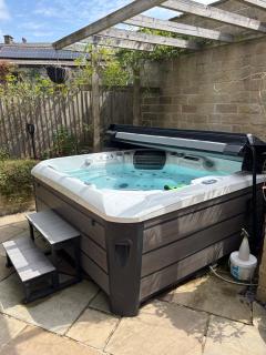 12 Guests - Hot Tub - Free Parking in Huddersfield - Huddersfield - 1