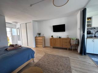 Sunny Sea Garden Apartment - 9