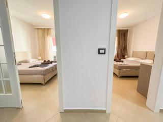 Pearl Bay Apartments - Golem - 1