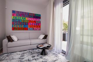 2BR Luxurious Designer holiday Apartment - Azulis1 - Garden - FREE Parking - 2