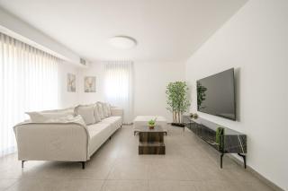 stunning 4-bedrooms on the 18th floor BY MadrigalRentals - 0