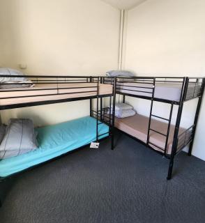 West End Motel & Backpackers - 9