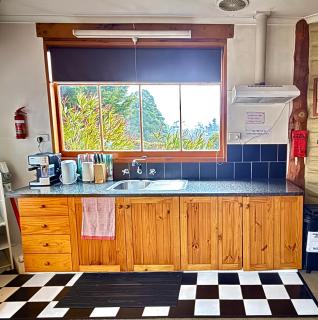 BEAUTIFUL RETREAT - 20 mins to CBD and only 10 mins to MONA! - Collinsvale - 1