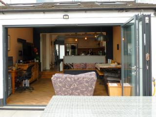 4 bed house walking distance to Twickenham Rugby Ground and Whitton High St - Hounslow - 9