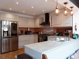 4 bed house close to Allianz Stadium, LHR and London 20mins away - 7