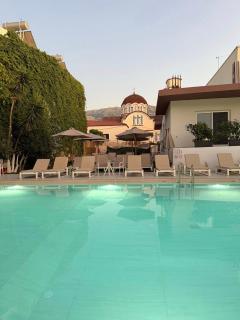 Tarra Seaside Hotel - 8