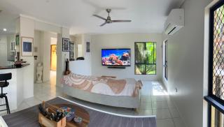 Relaxed Tropical Living - 2