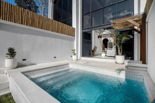 Luxurious 2 Bedroom Villa in Canggu, 8 Minutes from Beach - 4