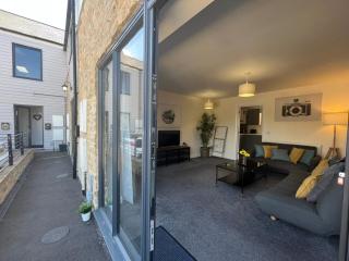 Chapel Corner Contractor Free Parking & Wifi - Swindon - 4