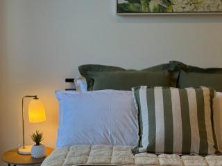 Luxe 2B2B Stay Walk to Sunnybank market square - 9