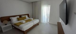Tarra Seaside Hotel - 1