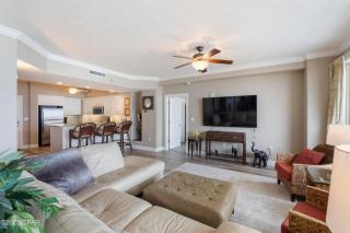 Astonishing Beacfront Condo with 360 sqft Balcony Facing the Ocean - Unit 0302 - 2