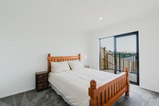 Brand New 3Bedrooms House in The Base Te Rapa - 4