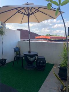 Furnished Studio Type Unit with spacious Balcony - Cebu - 6