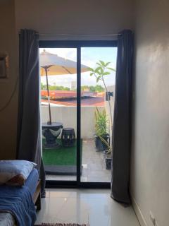 Furnished Studio Type Unit with spacious Balcony - Cebu - 7