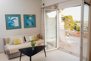 Sea View Retreat with Pool - Bar - 6