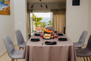 Sea View Retreat with Pool - Bar - 7