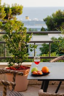 Sea View Retreat with Pool - Bar - 8