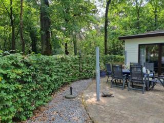Ruim Chalet op een rustige plek en bij de bossen en dicht bij een meer - 3