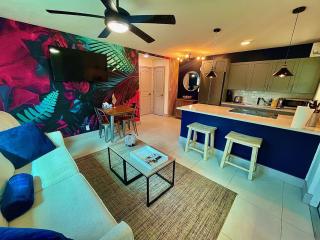 MiamiVice Las Olas Near Beach and Park w Fire Pit - 0