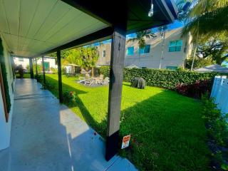 MiamiVice Las Olas Near Beach and Park w Fire Pit - 7