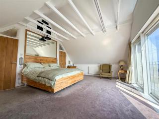 Oceanfront 4BR Beach Retreat - Holland-on-Sea - 5