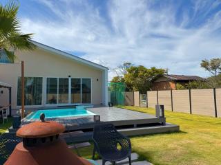 Sunshine pool villa1新筑カリフォルニア芝生プライベートサウナBBQドッグランゴルフ - 3